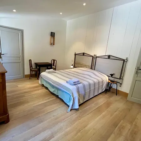 L'Hermione - Room In The Heart Of St Martin De Re Saint-Martin-de-Ré Exterior photo